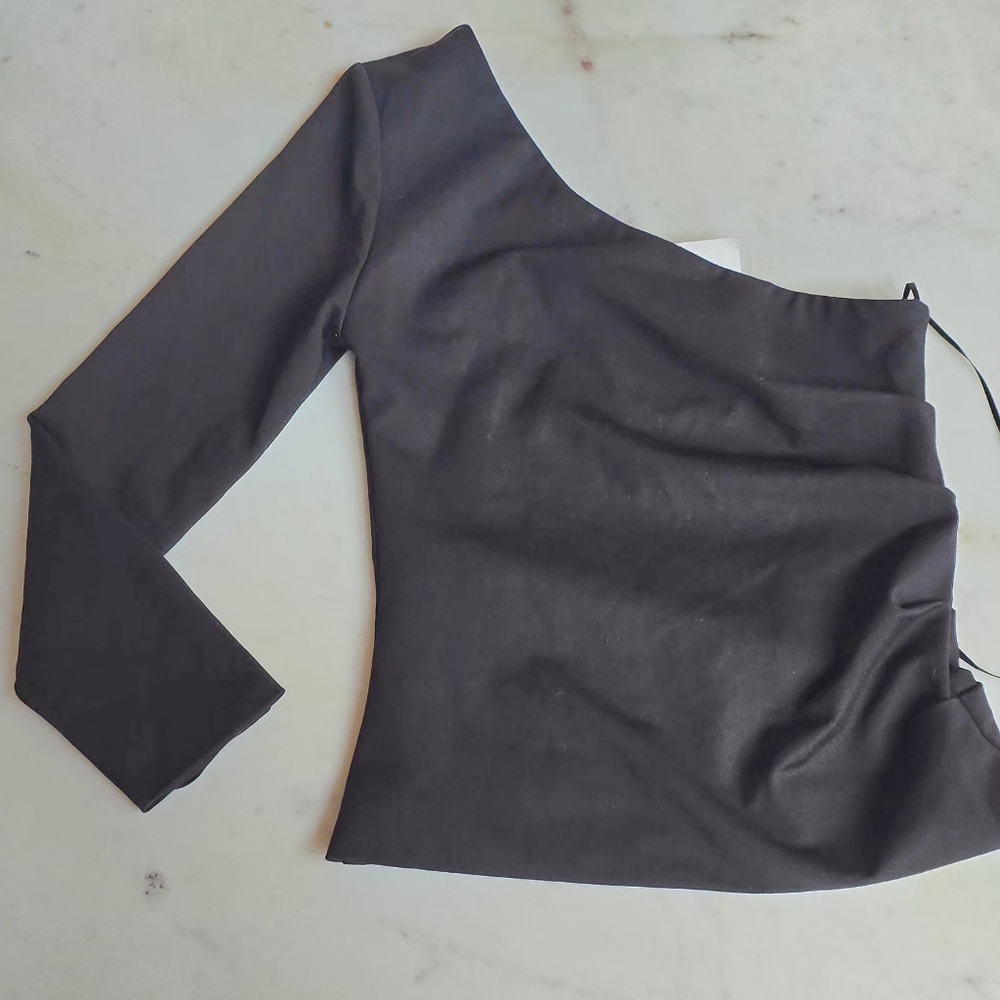 NWT Jet Black Luxe One Sleeve Shoulder Top Size US Medium AUS10